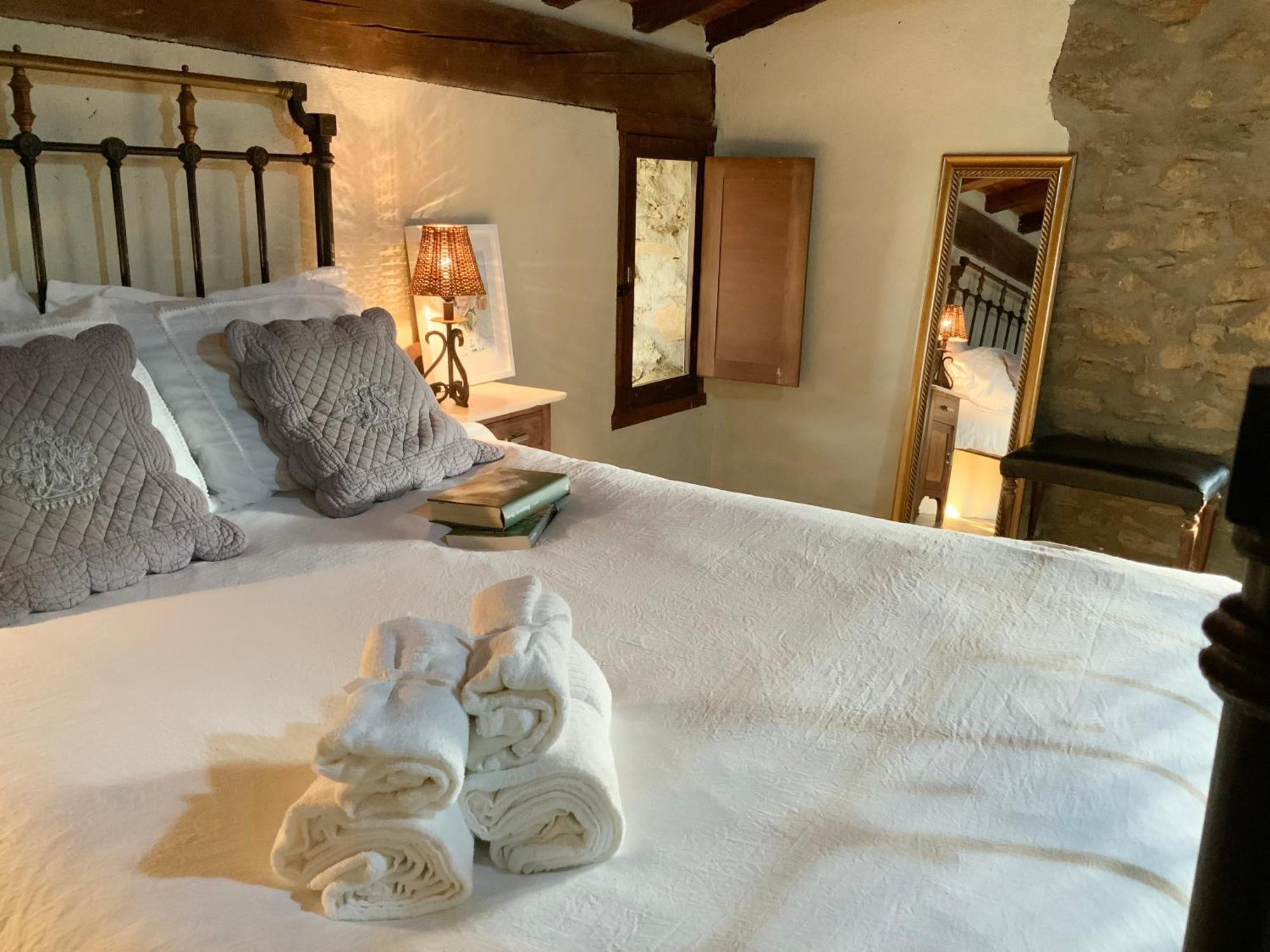 La Grulla Gris Guest House Perales del Puerto ภายนอก รูปภาพ