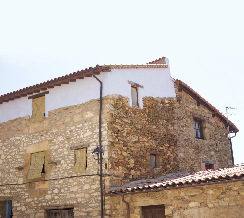 La Grulla Gris Guest House Perales del Puerto ภายนอก รูปภาพ
