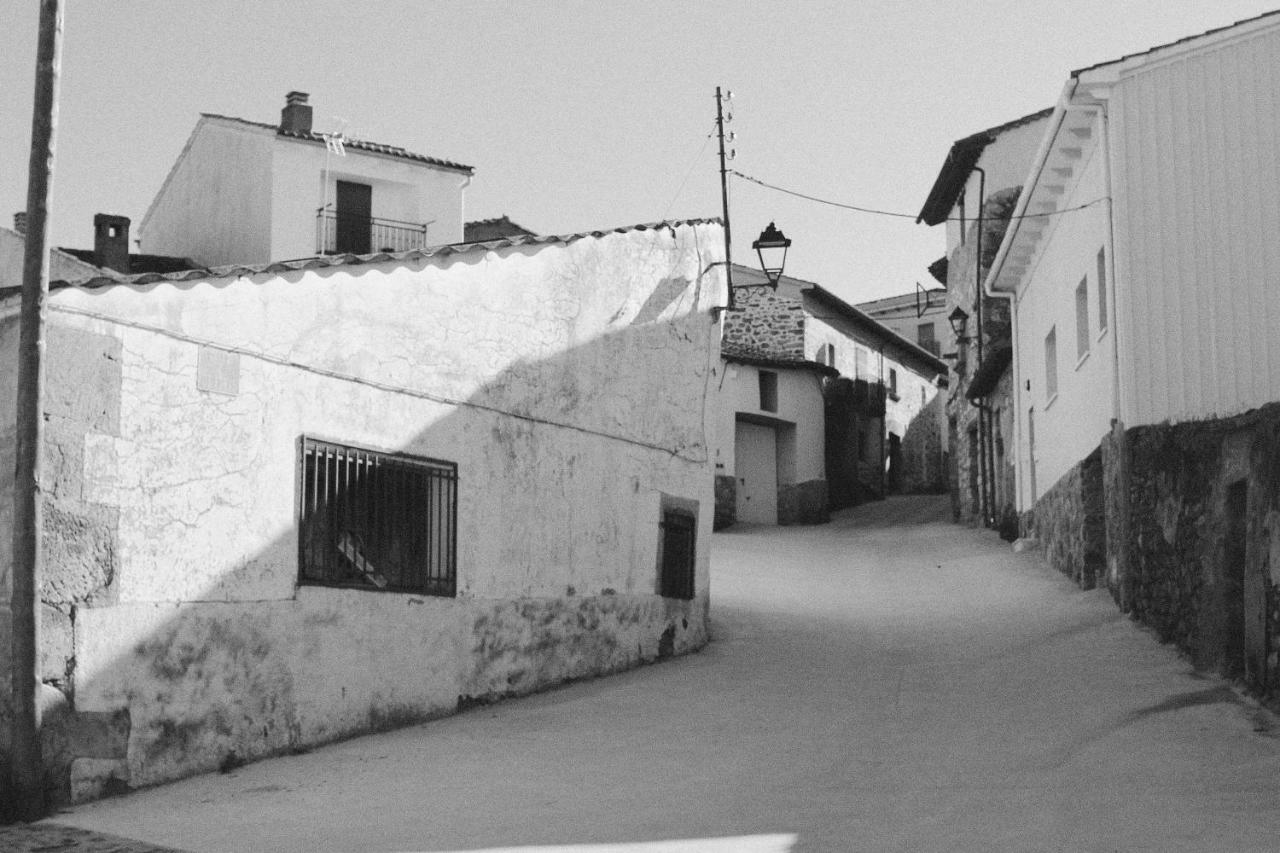 La Grulla Gris Guest House Perales del Puerto ภายนอก รูปภาพ